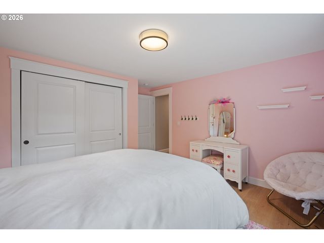 957 MARYLHURST Dr, West Linn, OR 97068
