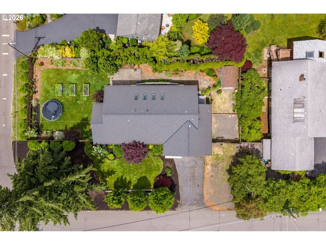 957 MARYLHURST Dr, West Linn, OR 97068