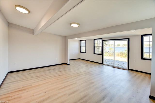 1943 Sycamore LN, Norfolk, VA 23523