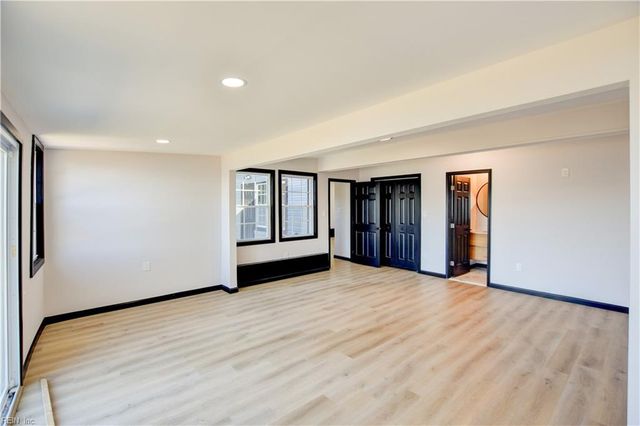 1943 Sycamore LN, Norfolk, VA 23523