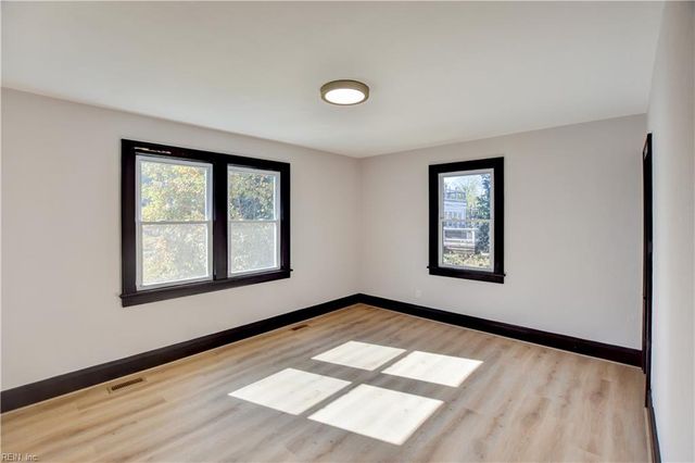 1943 Sycamore LN, Norfolk, VA 23523