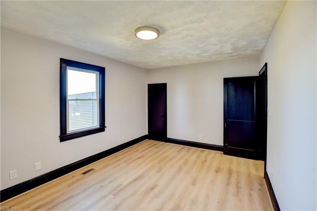 1943 Sycamore LN, Norfolk, VA 23523