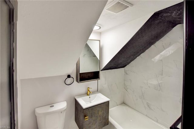 1943 Sycamore LN, Norfolk, VA 23523