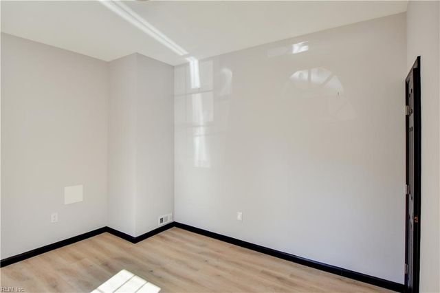 1943 Sycamore LN, Norfolk, VA 23523