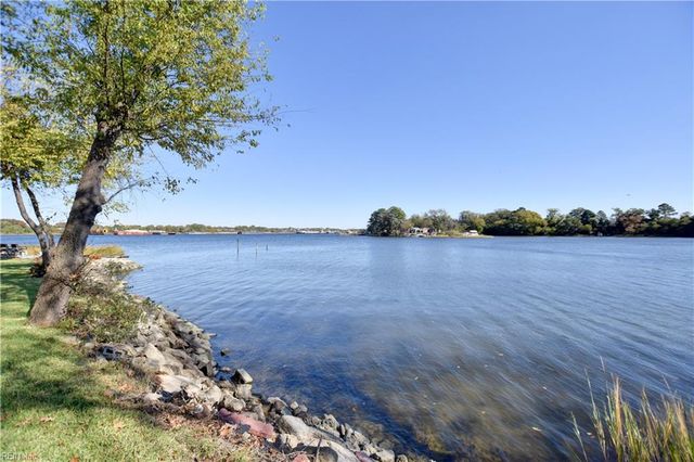 1943 Sycamore LN, Norfolk, VA 23523