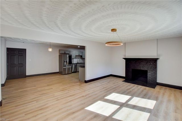 1943 Sycamore LN, Norfolk, VA 23523