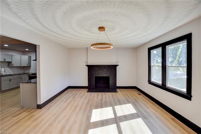 1943 Sycamore LN, Norfolk, VA 23523