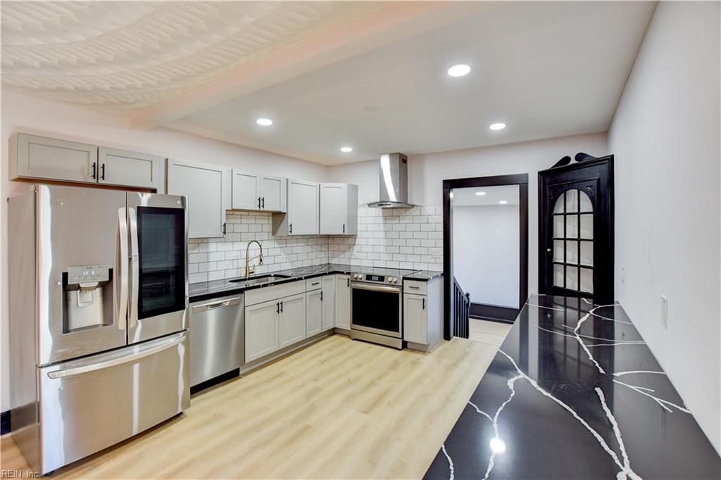 1943 Sycamore LN, Norfolk, VA 23523