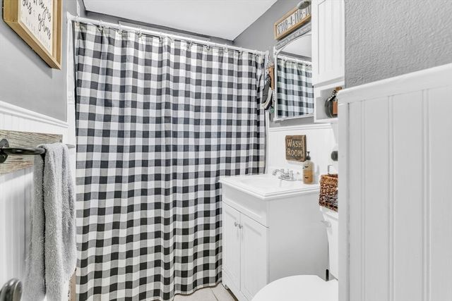 101 Regal St, Springfield, MA 01118