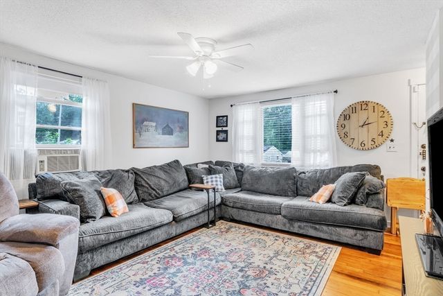 101 Regal St, Springfield, MA 01118