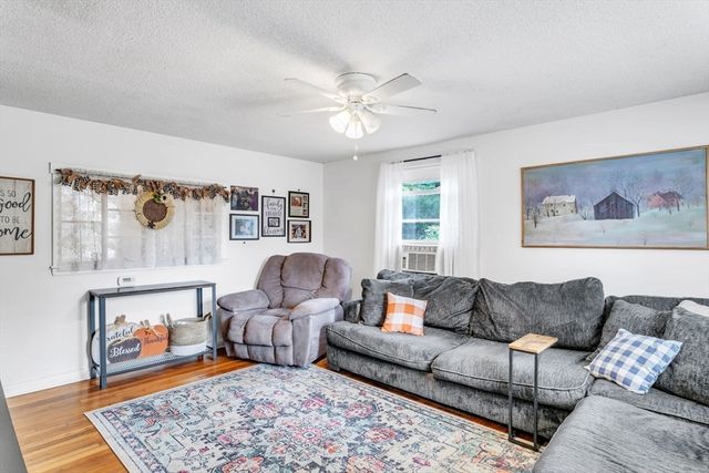 101 Regal St, Springfield, MA 01118