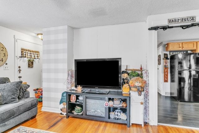101 Regal St, Springfield, MA 01118