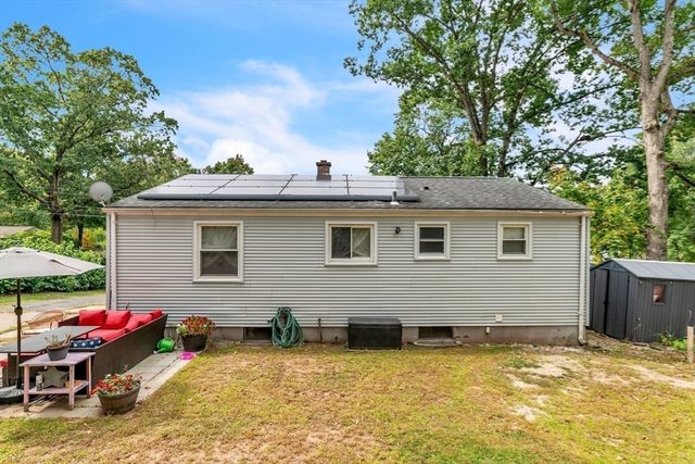 101 Regal St, Springfield, MA 01118