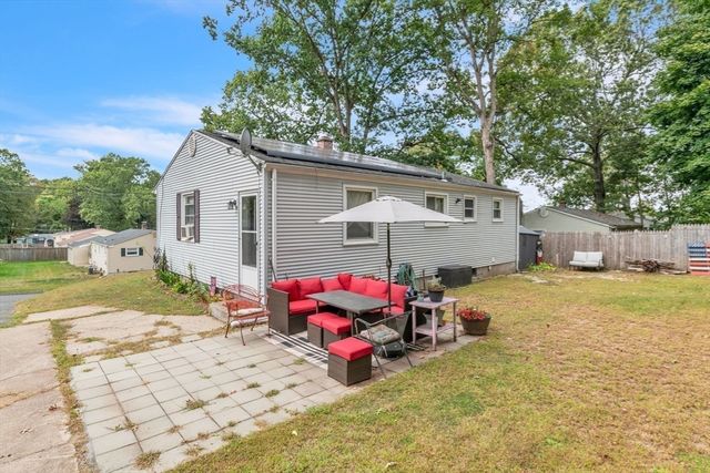 101 Regal St, Springfield, MA 01118