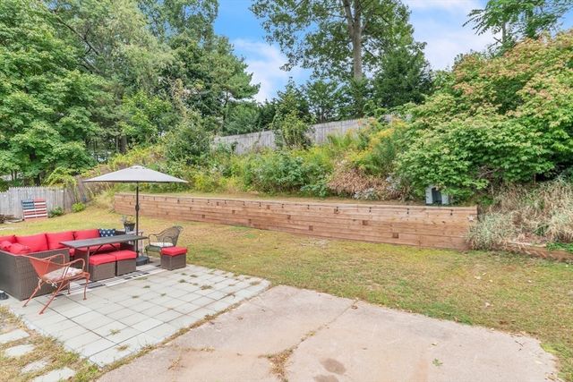 101 Regal St, Springfield, MA 01118