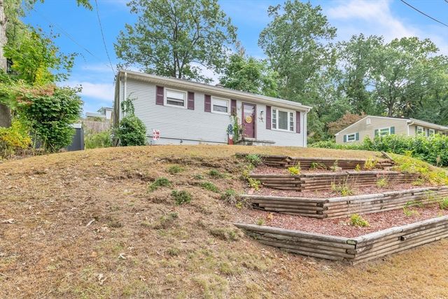 101 Regal St, Springfield, MA 01118