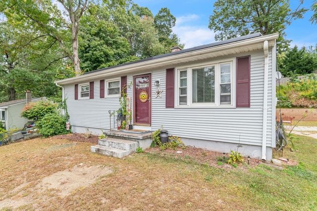 101 Regal St, Springfield, MA 01118