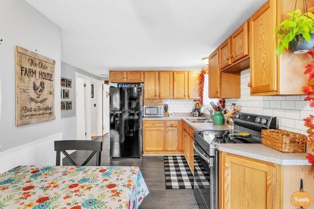 101 Regal St, Springfield, MA 01118