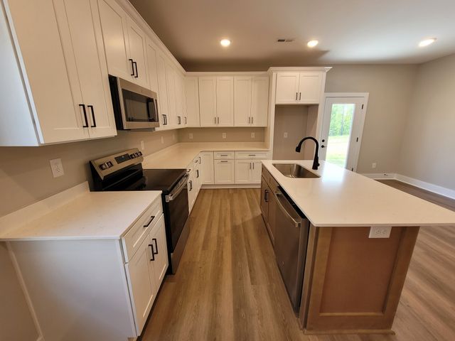 200 Sandalwood Way, Dickson, TN 37055