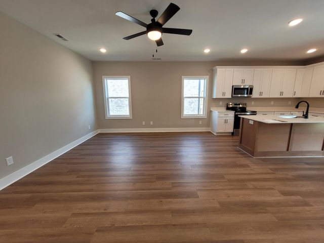 200 Sandalwood Way, Dickson, TN 37055
