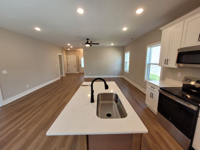 200 Sandalwood Way, Dickson, TN 37055