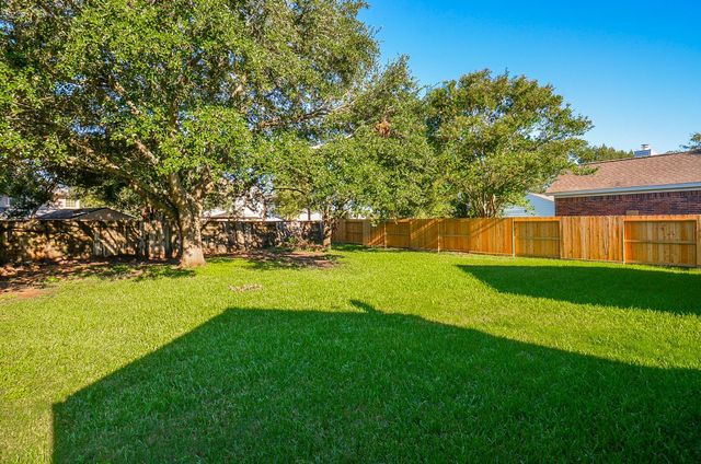 811 Spring Valley Court, Sugar Land, TX 77479