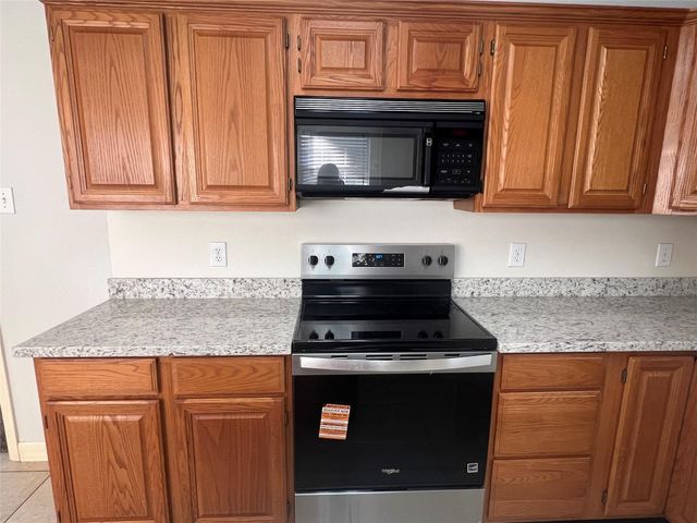 811 Spring Valley Court, Sugar Land, TX 77479