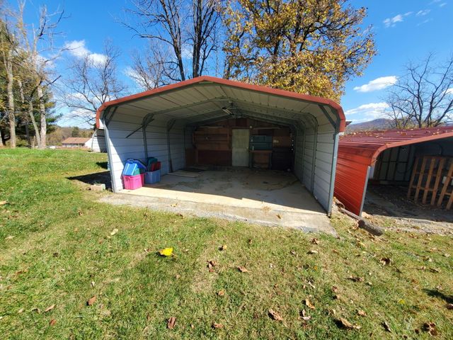 292 Tinker Mill RD, Daleville, VA 24083