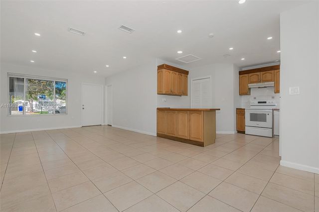 621 N 70th Way 0, Hollywood, FL 33024