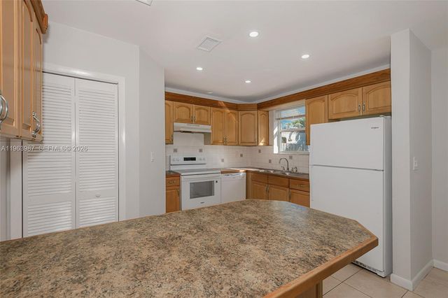 621 N 70th Way 0, Hollywood, FL 33024