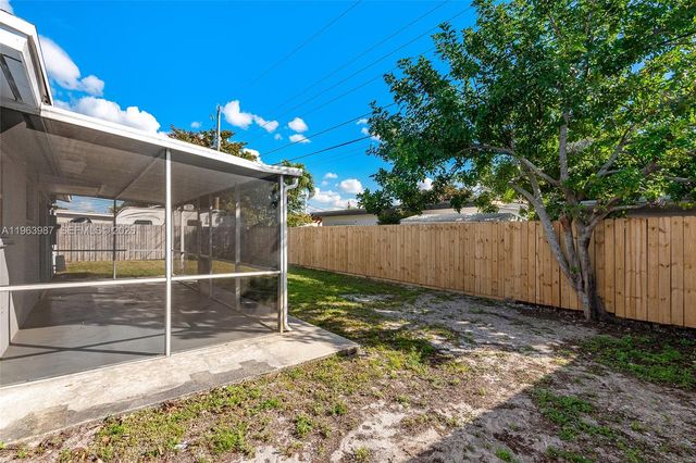 621 N 70th Way 0, Hollywood, FL 33024