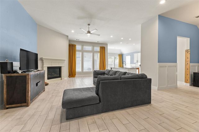 3323 Majestic Pine Lane, Rosenberg, TX 77471