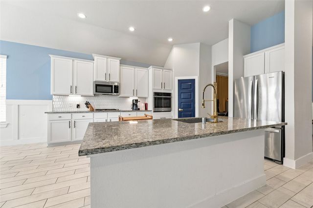 3323 Majestic Pine Lane, Rosenberg, TX 77471