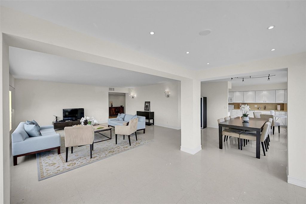 Image 4 of property listing at 600 S Ocean Boulevard 504, Boca Raton, FL 33432