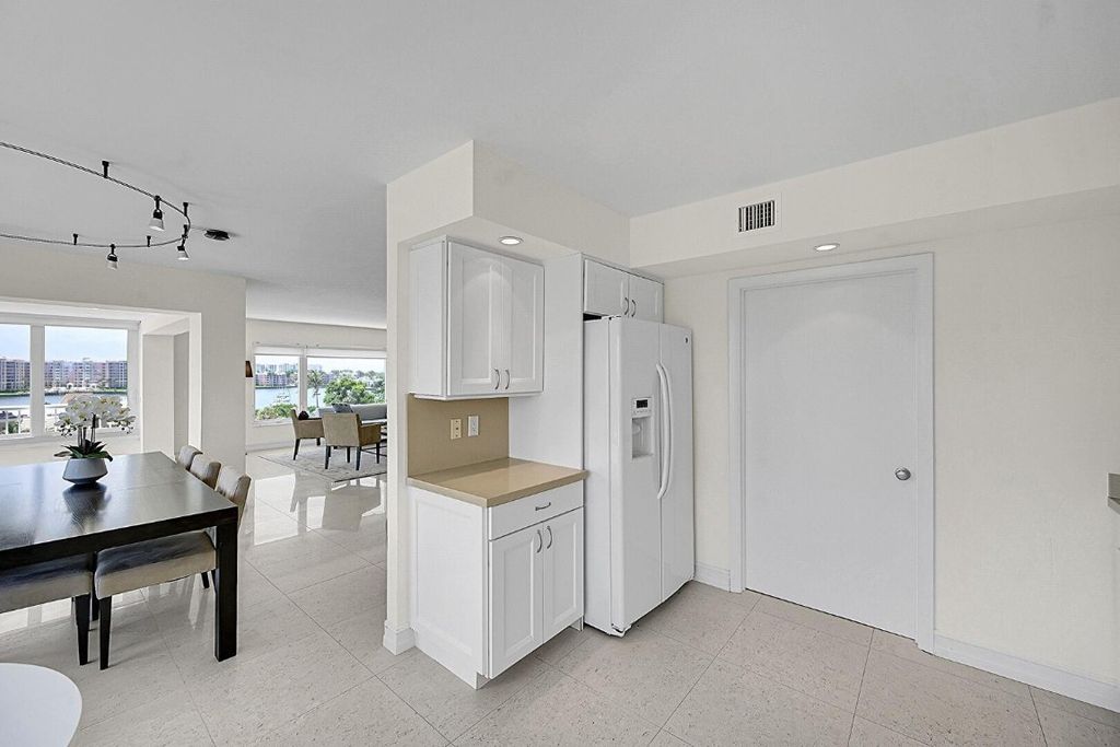 Image 7 of property listing at 600 S Ocean Boulevard 504, Boca Raton, FL 33432