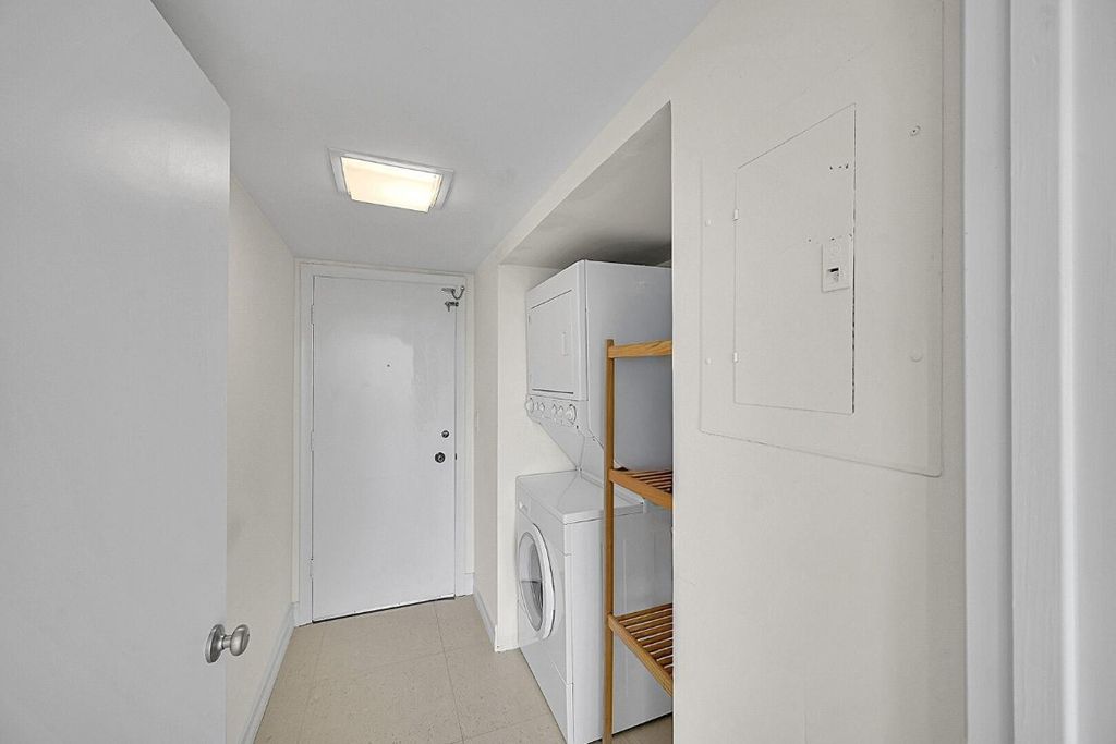 Image 8 of property listing at 600 S Ocean Boulevard 504, Boca Raton, FL 33432