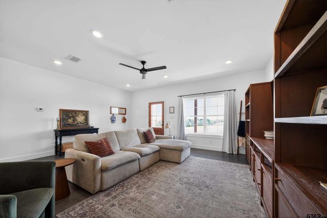 305 Gallatin Cutoff Rd, Jacksonville, TX 75766