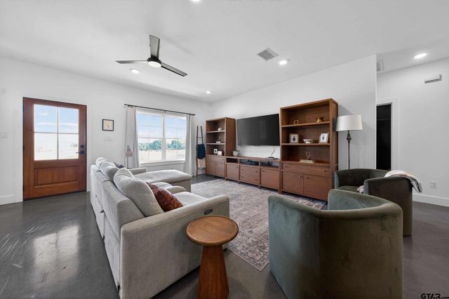 305 Gallatin Cutoff Rd, Jacksonville, TX 75766