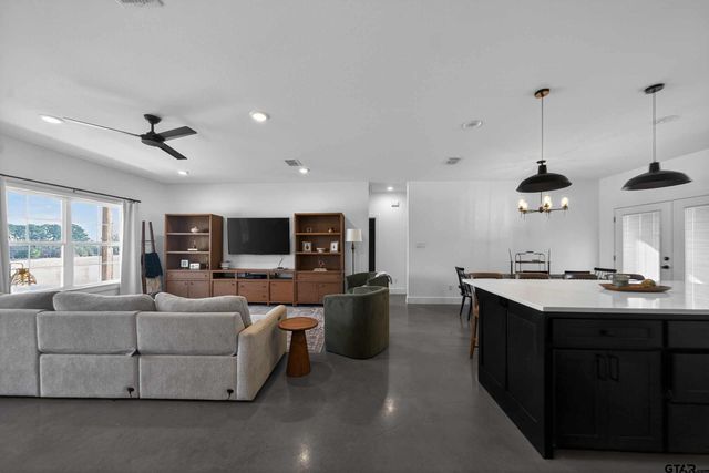 305 Gallatin Cutoff Rd, Jacksonville, TX 75766