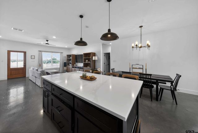 305 Gallatin Cutoff Rd, Jacksonville, TX 75766