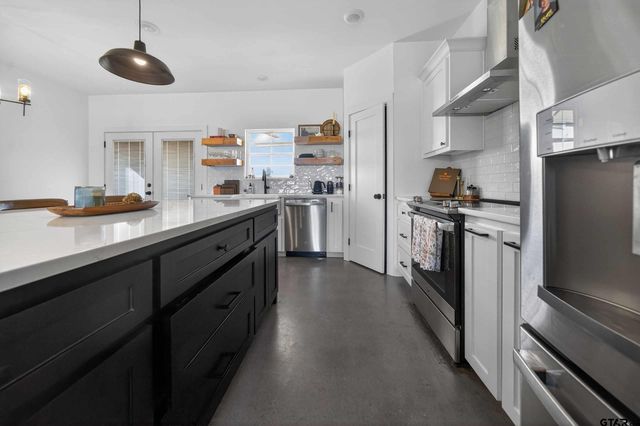 305 Gallatin Cutoff Rd, Jacksonville, TX 75766