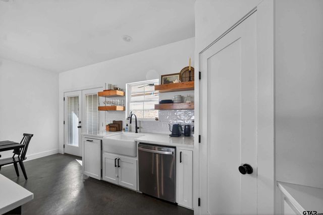 305 Gallatin Cutoff Rd, Jacksonville, TX 75766