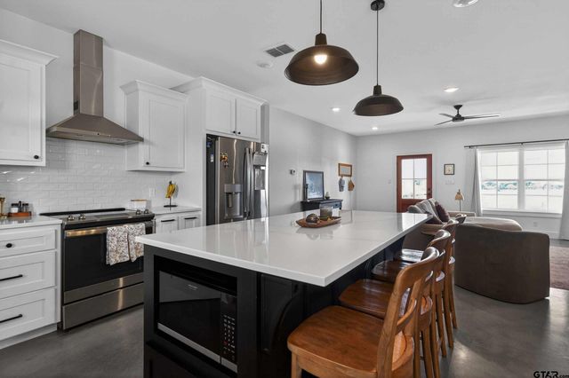 305 Gallatin Cutoff Rd, Jacksonville, TX 75766