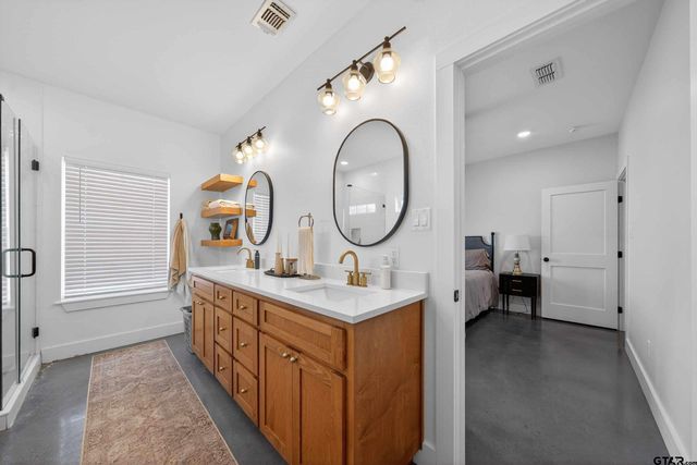 305 Gallatin Cutoff Rd, Jacksonville, TX 75766