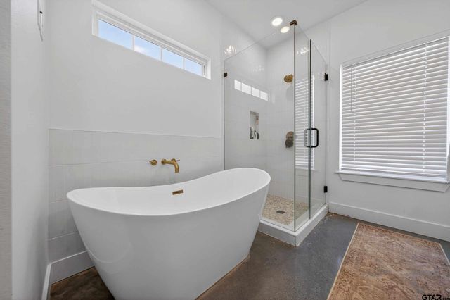 305 Gallatin Cutoff Rd, Jacksonville, TX 75766