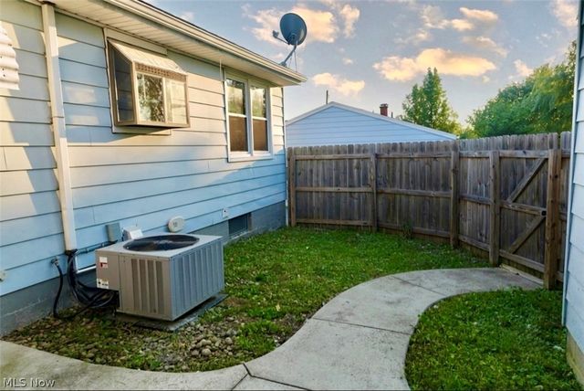 2930 Center Road, Poland, OH 44514