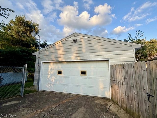 2930 Center Road, Poland, OH 44514
