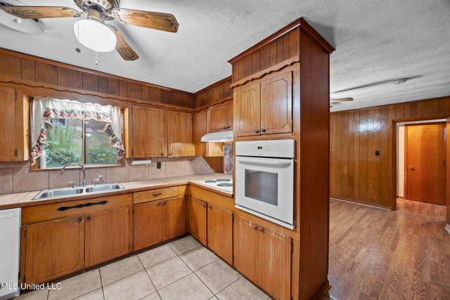 307 Overlook Drive, Vicksburg, MS 39180