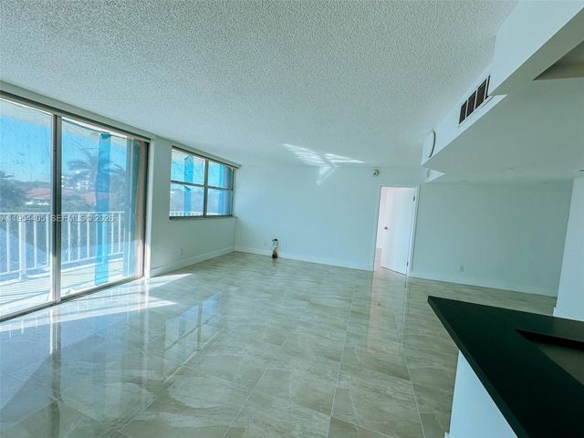 16546 NE 26th Avenue 4J, North Miami Beach, FL 33160