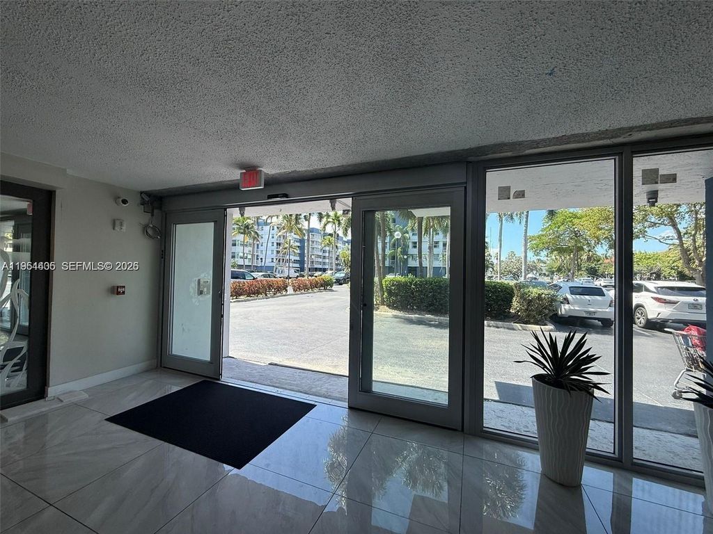 16546 NE 26th Avenue 4J, North Miami Beach, FL 33160